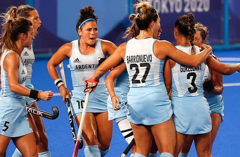 Argentina women’s hockey players gather on the pitch during the Tokyo Olympic Games