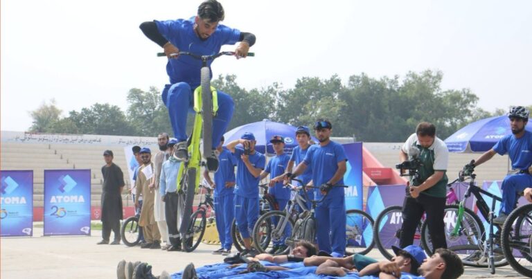 Cyclists participating in the competition in Jalalabad, Nangarhar.