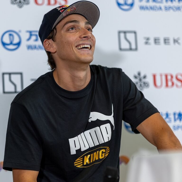 Mondo Duplantis competing in the pole vault at the 2026 Weltklasse Zurich Diamond League meeting